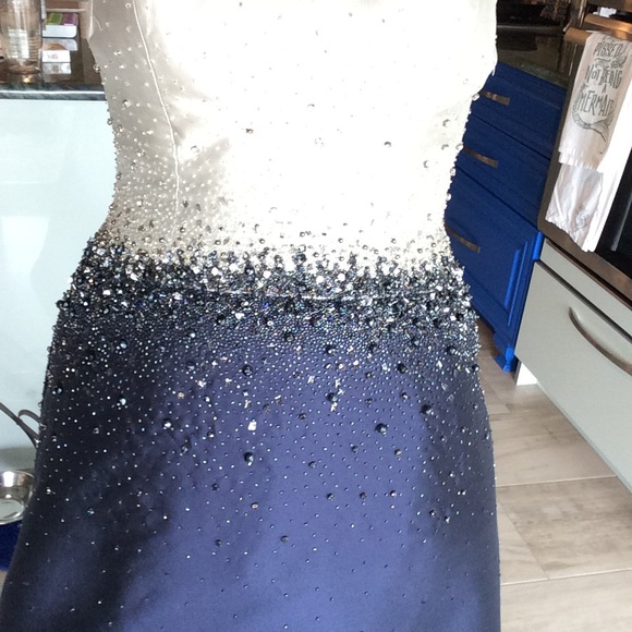 Reem Acra gown - Picture 2 of 3